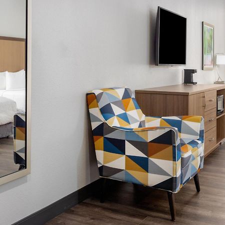 La Quinta Inn & Suites By Wyndham Βαλντόστα Εξωτερικό φωτογραφία