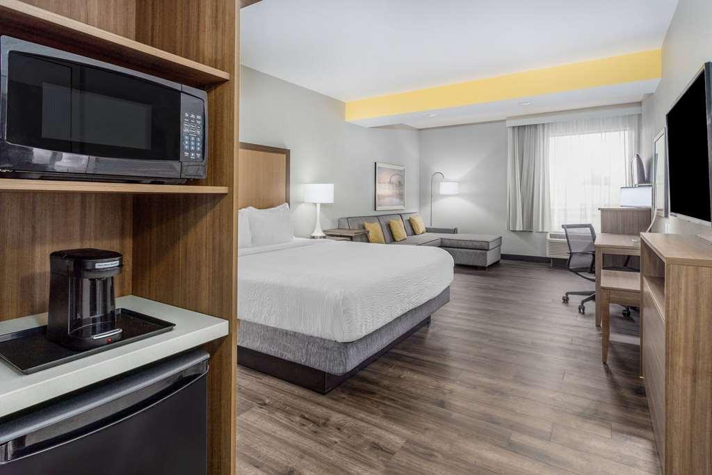 La Quinta Inn & Suites By Wyndham Βαλντόστα Δωμάτιο φωτογραφία